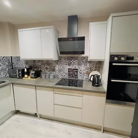 Centre Private Parking *