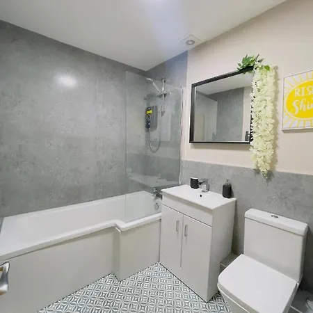 Centre *private Parking* Apartment York