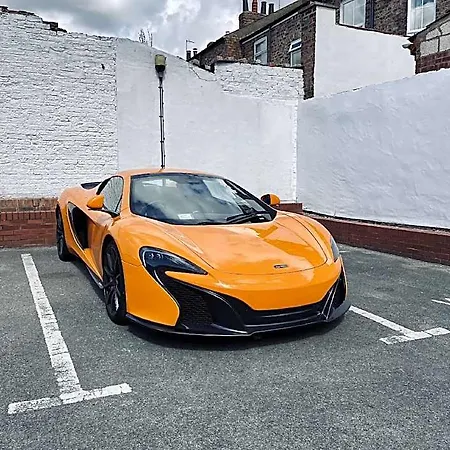 Centre Private Parking *