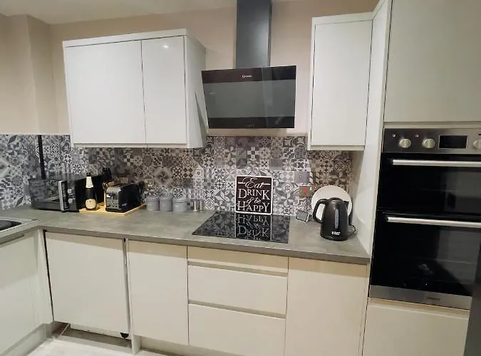 Centre Private Parking *